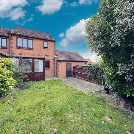 Clove, 3-4 Bed House With Garden, Free Parking, Sleeps 9 In Grays & Chafford Hundred Stifford Esterno foto