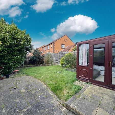 Clove, 3-4 Bed House With Garden, Free Parking, Sleeps 9 In Grays & Chafford Hundred Stifford Esterno foto