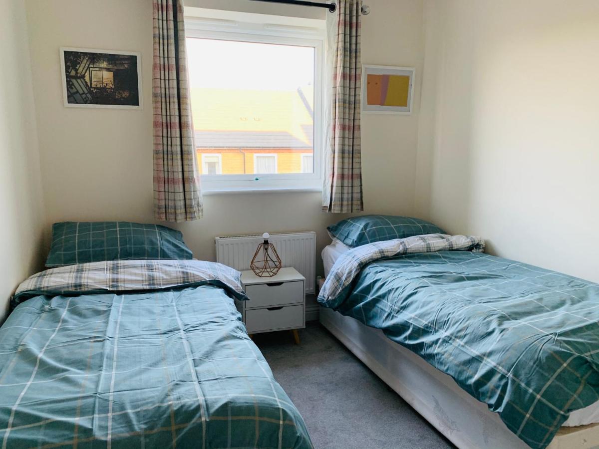 Clove, 3-4 Bed House With Garden, Free Parking, Sleeps 9 In Grays & Chafford Hundred Stifford Esterno foto