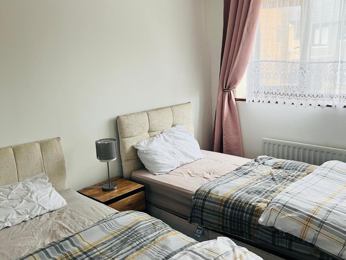 Clove, 3-4 Bed House With Garden, Free Parking, Sleeps 9 In Grays & Chafford Hundred Stifford Esterno foto