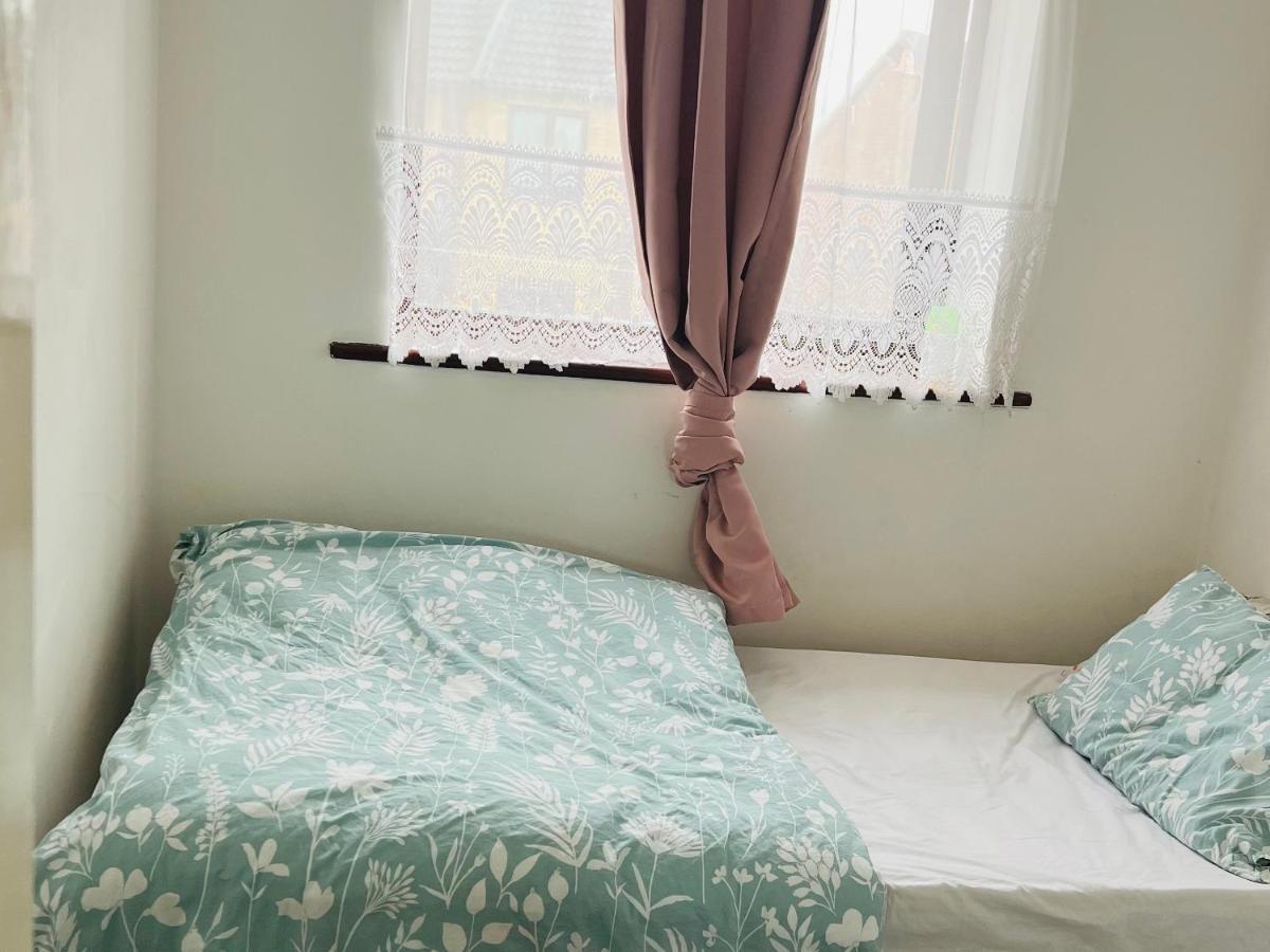 Clove, 3-4 Bed House With Garden, Free Parking, Sleeps 9 In Grays & Chafford Hundred Stifford Esterno foto