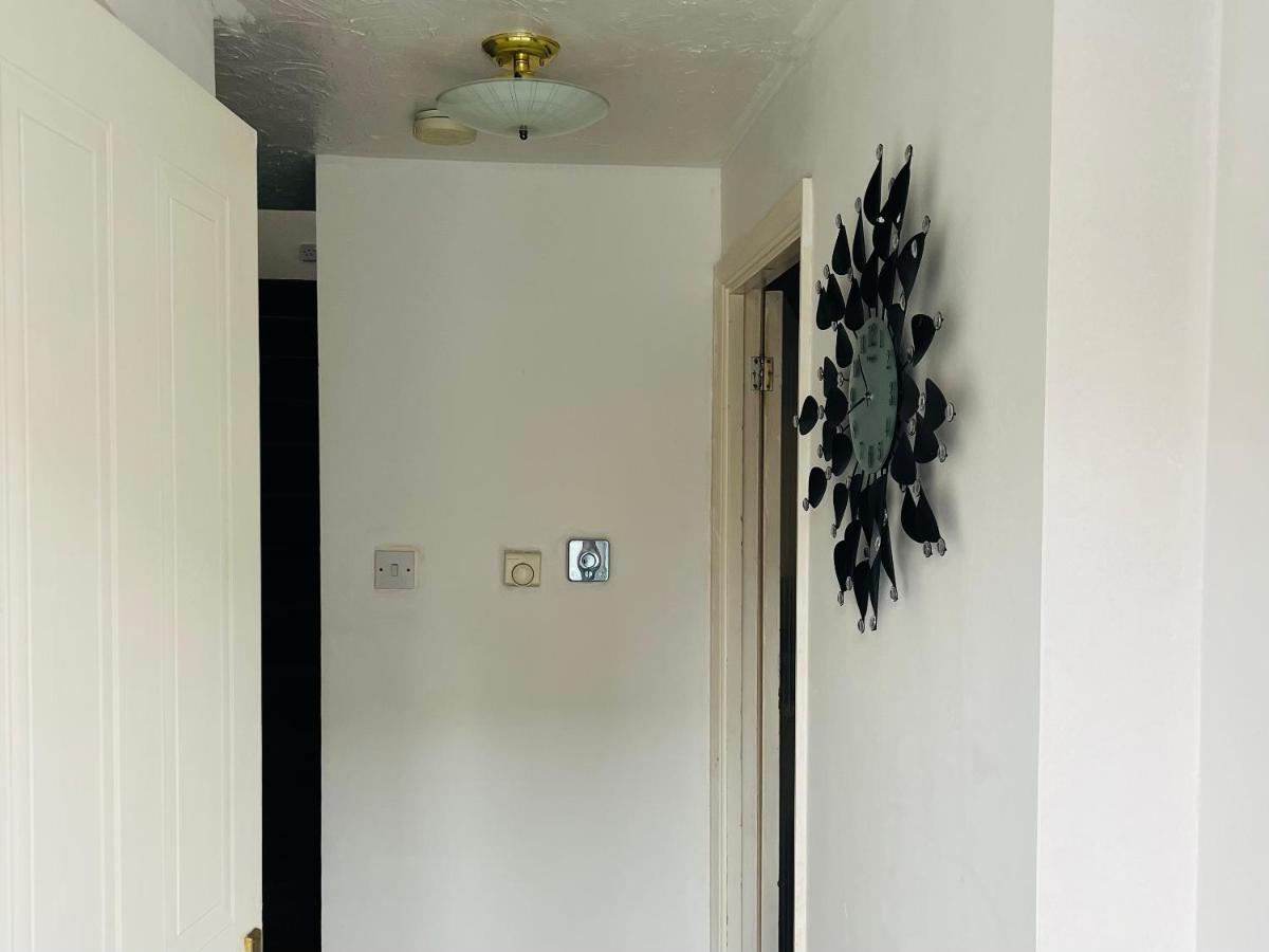 Clove, 3-4 Bed House With Garden, Free Parking, Sleeps 9 In Grays & Chafford Hundred Stifford Esterno foto