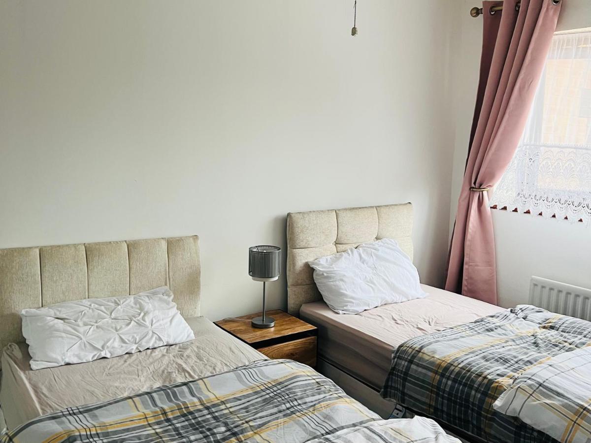 Clove, 3-4 Bed House With Garden, Free Parking, Sleeps 9 In Grays & Chafford Hundred Stifford Esterno foto