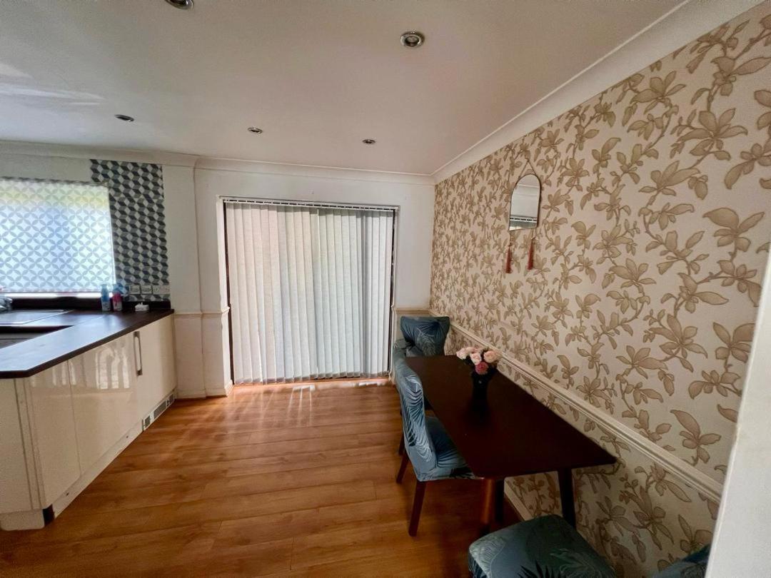 Clove, 3-4 Bed House With Garden, Free Parking, Sleeps 9 In Grays & Chafford Hundred Stifford Esterno foto
