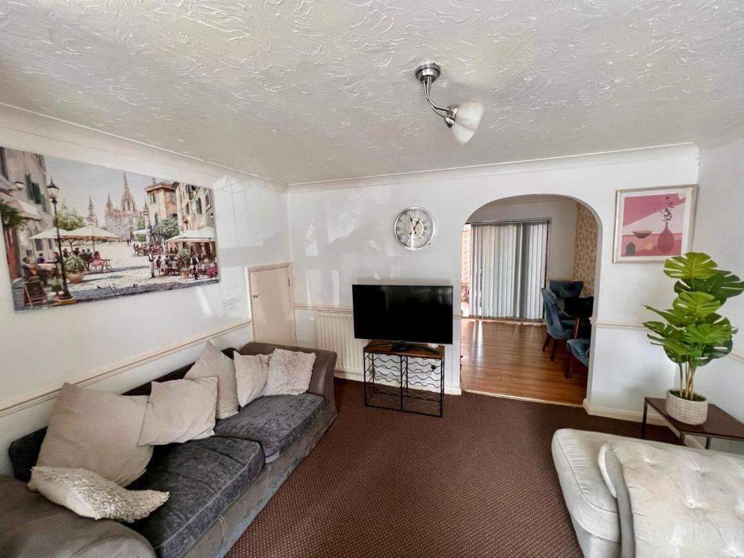 Clove, 3-4 Bed House With Garden, Free Parking, Sleeps 9 In Grays & Chafford Hundred Stifford Esterno foto