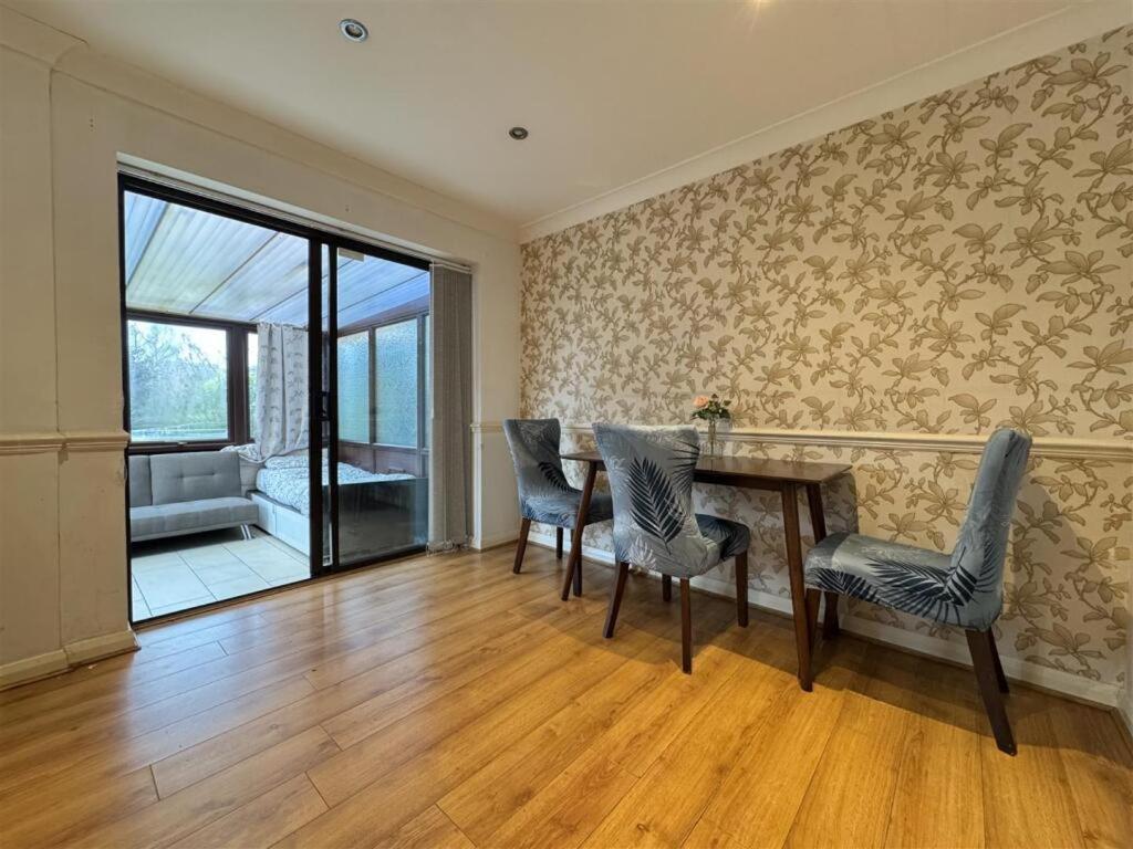 Clove, 3-4 Bed House With Garden, Free Parking, Sleeps 9 In Grays & Chafford Hundred Stifford Esterno foto