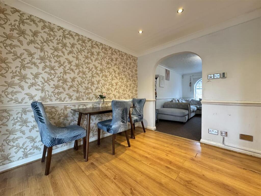 Clove, 3-4 Bed House With Garden, Free Parking, Sleeps 9 In Grays & Chafford Hundred Stifford Esterno foto
