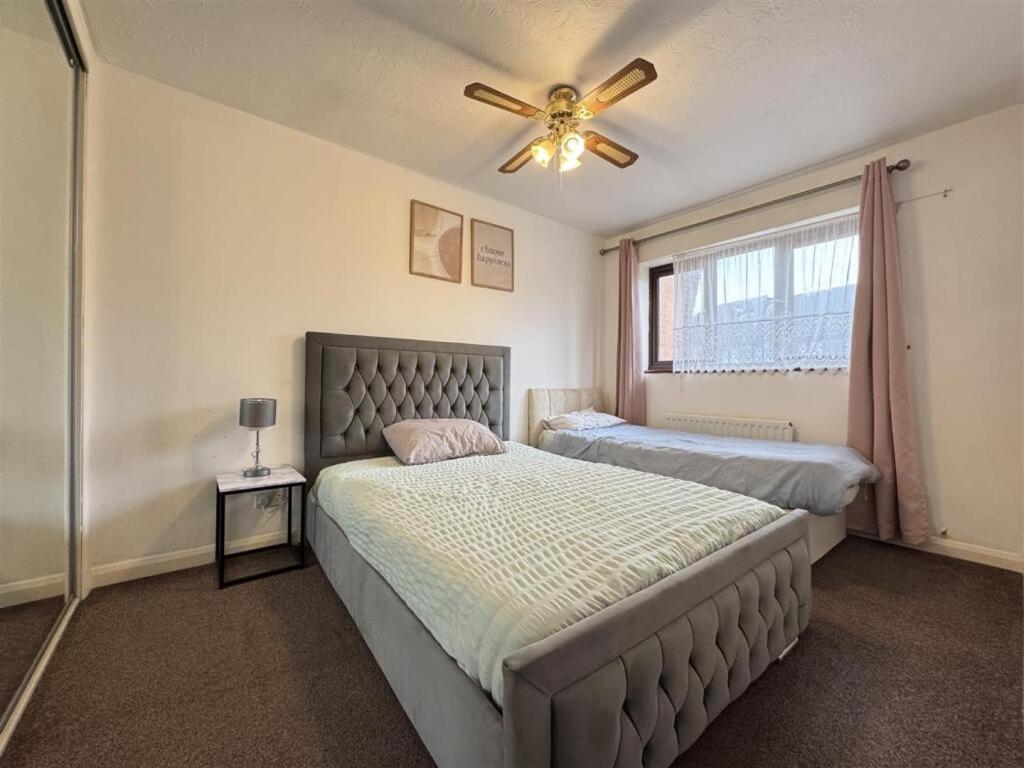 Clove, 3-4 Bed House With Garden, Free Parking, Sleeps 9 In Grays & Chafford Hundred Stifford Esterno foto