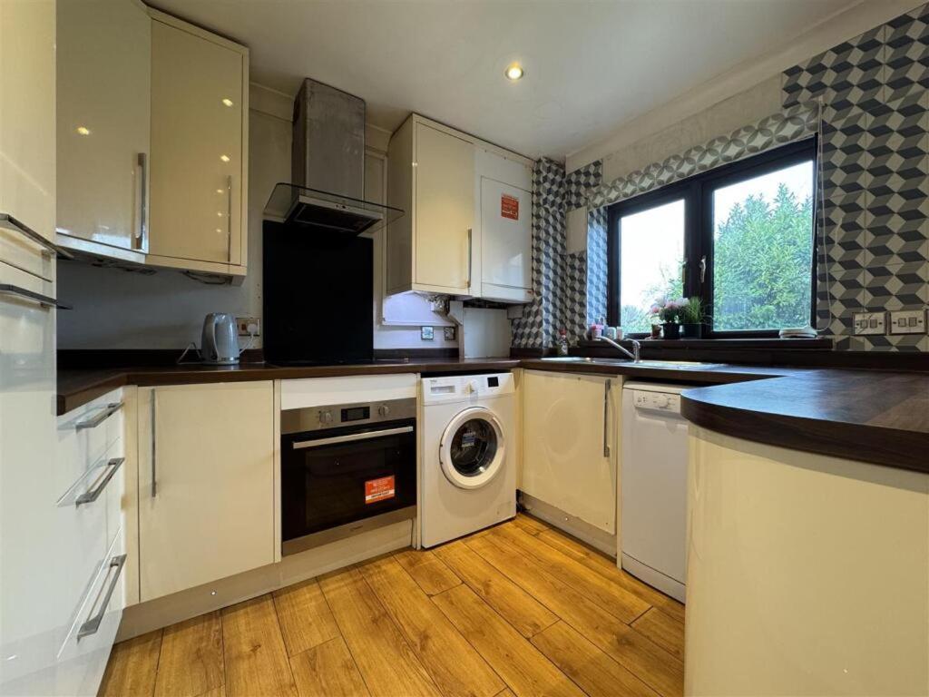 Clove, 3-4 Bed House With Garden, Free Parking, Sleeps 9 In Grays & Chafford Hundred Stifford Esterno foto