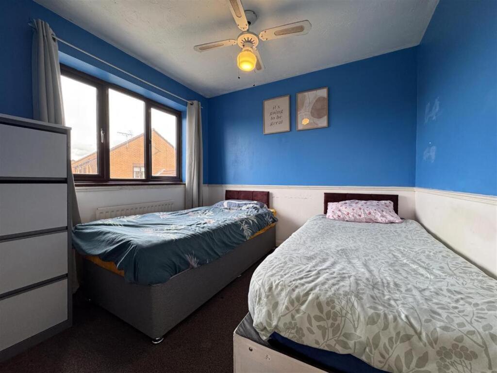 Clove, 3-4 Bed House With Garden, Free Parking, Sleeps 9 In Grays & Chafford Hundred Stifford Esterno foto