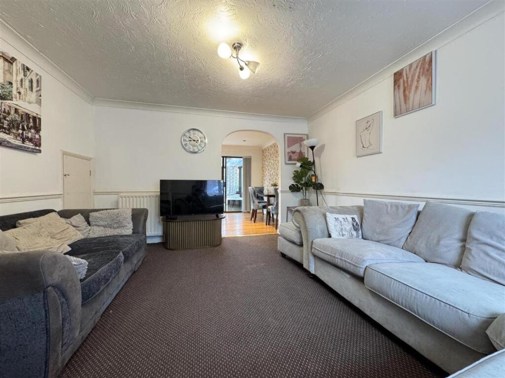 Clove, 3-4 Bed House With Garden, Free Parking, Sleeps 9 In Grays & Chafford Hundred Stifford Esterno foto