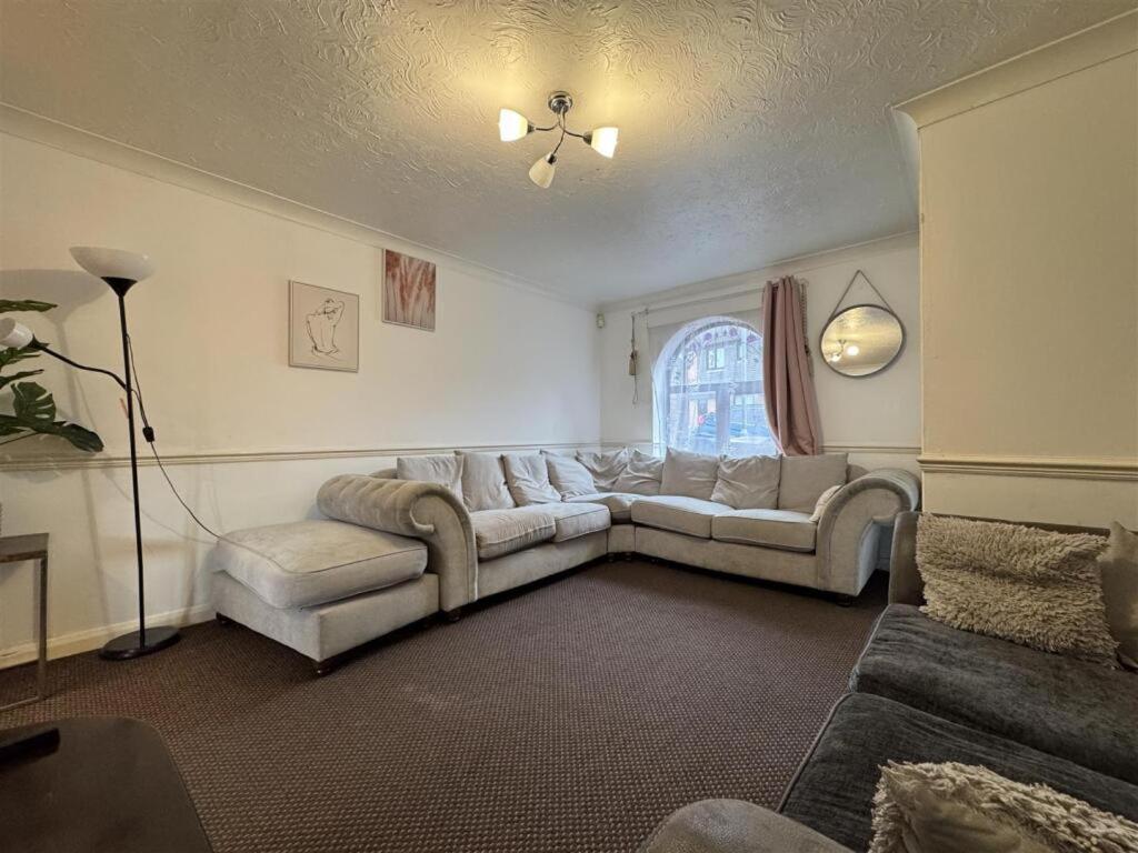 Clove, 3-4 Bed House With Garden, Free Parking, Sleeps 9 In Grays & Chafford Hundred Stifford Esterno foto