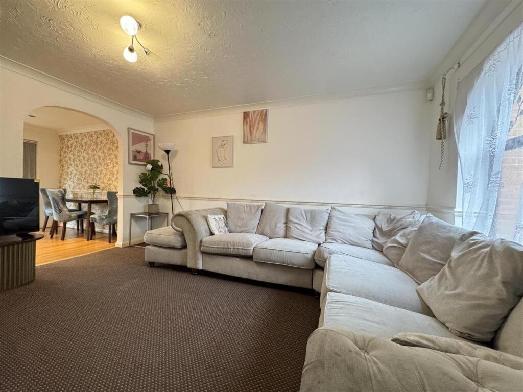 Clove, 3-4 Bed House With Garden, Free Parking, Sleeps 9 In Grays & Chafford Hundred Stifford Esterno foto