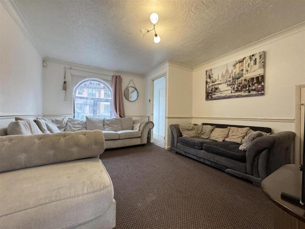 Clove, 3-4 Bed House With Garden, Free Parking, Sleeps 9 In Grays & Chafford Hundred Stifford Esterno foto